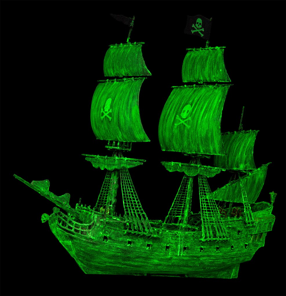 Ghost pirate ship glow mode view